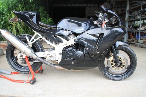 ขาย GSX 400 R3 เครื่องดี แฟริ่งแต่ง ทะเบียนเต็ม พร้อมโอน 48000 ต่อรองได้