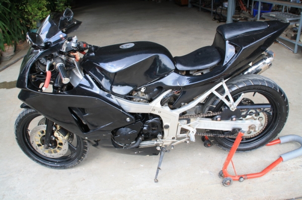 ขาย GSX 400 R3 เครื่องดี แฟริ่งแต่ง ทะเบียนเต็ม พร้อมโอน 48000 ต่อรองได้