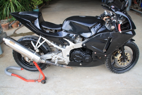 ขาย GSX 400 R3 เครื่องดี แฟริ่งแต่ง ทะเบียนเต็ม พร้อมโอน 48000 ต่อรองได้