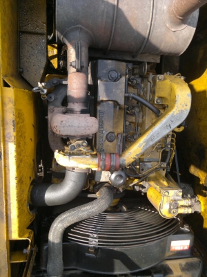 ขายรถแบคโฮ KOMATSU PC-100-5 ไฟฟ้ามี เอกสารไม่แน้ใจเป็นเล่มทะเบียนรึเปล่า สภาพสวย ทำงานเร็ว