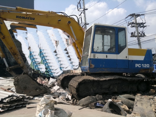 ขายรถแบคโฮ KOMATSU PC-100-5 ไฟฟ้ามี เอกสารไม่แน้ใจเป็นเล่มทะเบียนรึเปล่า สภาพสวย ทำงานเร็ว