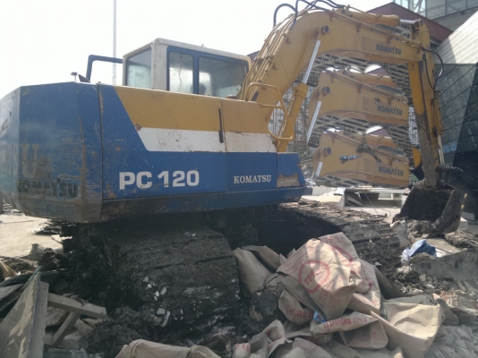 ขายรถแบคโฮ KOMATSU PC-100-5 ไฟฟ้ามี เอกสารไม่แน้ใจเป็นเล่มทะเบียนรึเปล่า สภาพสวย ทำงานเร็ว