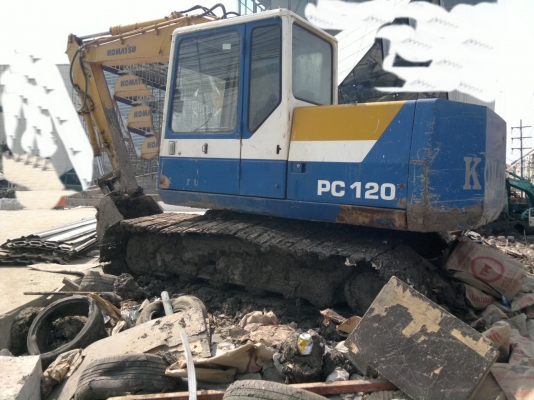 ขายรถแบคโฮ KOMATSU PC-100-5 ไฟฟ้ามี เอกสารไม่แน้ใจเป็นเล่มทะเบียนรึเปล่า สภาพสวย ทำงานเร็ว