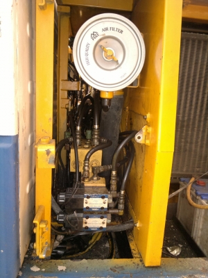 ขายรถแบคโฮ KOMATSU PC-100-5 ไฟฟ้ามี เอกสารไม่แน้ใจเป็นเล่มทะเบียนรึเปล่า สภาพสวย ทำงานเร็ว