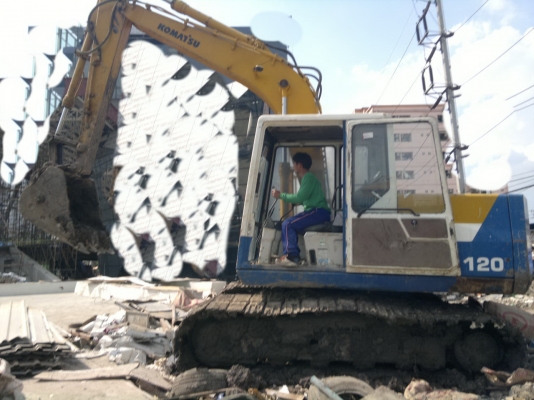 ขายรถแบคโฮ KOMATSU PC-100-5 ไฟฟ้ามี เอกสารไม่แน้ใจเป็นเล่มทะเบียนรึเปล่า สภาพสวย ทำงานเร็ว