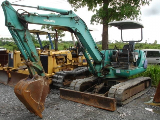 ขาย รถแบคโฮเล็ก  KOMATSU รุ่น PC40-7 มีลายหัวเจาะกระแทก สภาพดี นำเข้ามาจากญี่ปุ่นค่ะ. สนใจติดต่อเลยค่ะ 082-3420501 เจี๊ยบค่ะ