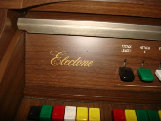 ขออนุญาต พี่เสือครับผม ขอขายเปียโน ได้มาเล่นไม่เป็น ขายถูกๆๆๆๆ 8,000 บาท ขาดตัว ของดีเล่นได้