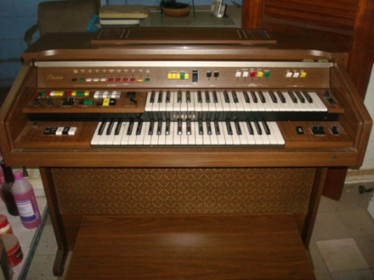 ขออนุญาต พี่เสือครับผม ขอขายเปียโน ได้มาเล่นไม่เป็น ขายถูกๆๆๆๆ 8,000 บาท ขาดตัว ของดีเล่นได้