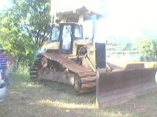 Catterpillar D5H สภาพเก่านอกพร้อมใช้