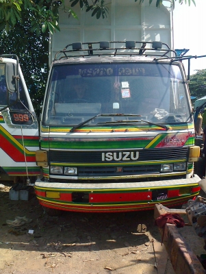 รถสิบล้อดั้มสองเพลา ช่วงล่างใหญ่ คัสซีสวยกริบ  ด่วนเลยสวยจริงๆ