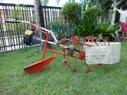 รหัส:12000834เครื่องแหวกร่องกล้านามีล้อเหล็กเดินนำประหยัดน้ำมันเคลื่อนที่ง่ายwww.nihonmono.com