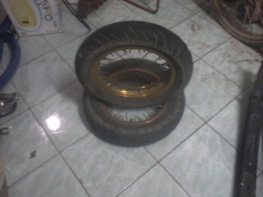 ขายขอบล้อ พร้อมยางสภาพพอใช้ครับ