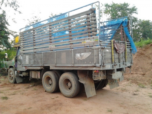 ISUZU TX 175 HP 6BG1 รถหัวยาวสิบล้อเพลาเดียว กระบะไม้คอกสูงเกษตรสภาพดีมาก เครื่องดี ช่วงล่างแน่น เฟืองท้ายใหญ่ของ FUSO ยางสภาพดี 70\% พร้อมใช้งาน เอกสารทะเบียนครบถูกต้องพร้อมโอนครับ ISUZU TX 175 HP 6BG1 รถหัวยาวสิบล้อเพลาเดียว กระบะไม้คอกสูงเกษตรสภาพดีมาก เครื่องดี ช่วงล่างแน่น เฟืองท้ายใหญ่ของ FUSO ยางสภาพดี 70\% พร้อมใช้งาน เอกสารทะเบียนครบถูกต้องพร้อมโอนครับ