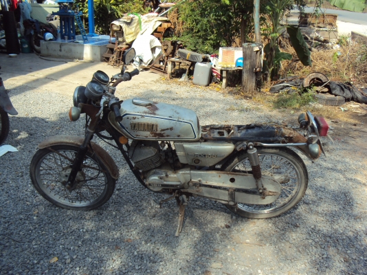 ขายรถยามาฮ่าr x100 มีทะเบียน ชุดโอน เครื่องไม่ติดตามสภาพอะไหล่มีครบสนใจติต่อสรกฤช 081-8478107