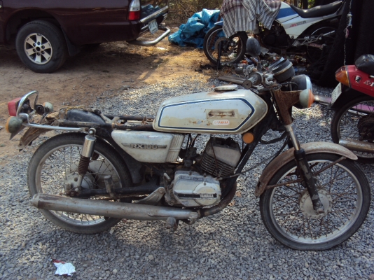 ขายรถยามาฮ่าr x100 มีทะเบียน ชุดโอน เครื่องไม่ติดตามสภาพอะไหล่มีครบสนใจติต่อสรกฤช 081-8478107