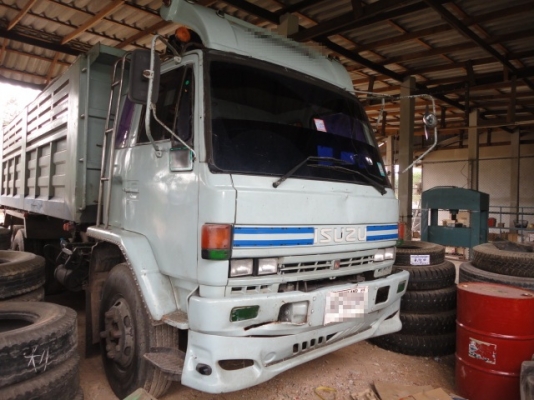 ISUZU FVM หัวเดิม เครื่องเดิม รถสิบล้อดั้มเพลาเดียวค่ะ ISUZU FVM หัวเดิม เครื่องเดิม รถสิบล้อดั้มเพลาเดียวค่ะ