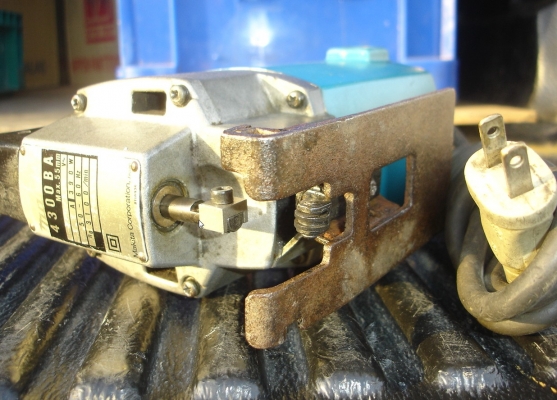 เลื่อยฉลุไฟฟ้า ยี่ห้อ makita รุ่น 4300BA 390 วัตต์