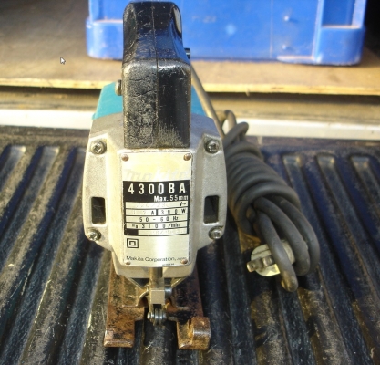 เลื่อยฉลุไฟฟ้า ยี่ห้อ makita รุ่น 4300BA 390 วัตต์