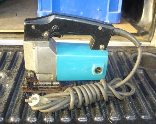 เลื่อยฉลุไฟฟ้า ยี่ห้อ makita รุ่น 4300BA 390 วัตต์