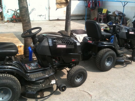 ขายด่วนรถตัดหญ้านั่งครับ เครื่องยนต์ 19.5 HP คุณภาพ USA.