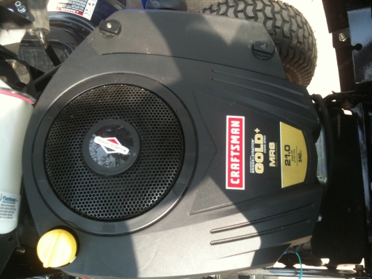 ขายด่วนรถตัดหญ้านั่งครับ เครื่องยนต์ 19.5 HP คุณภาพ USA.