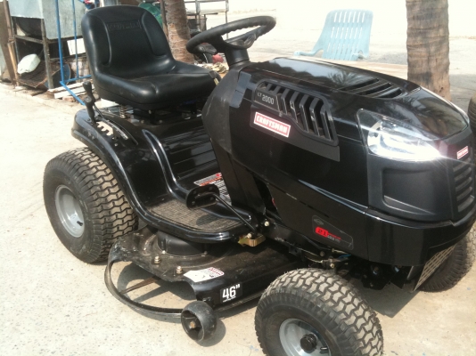 ขายด่วนรถตัดหญ้านั่งครับ เครื่องยนต์ 19.5 HP คุณภาพ USA.