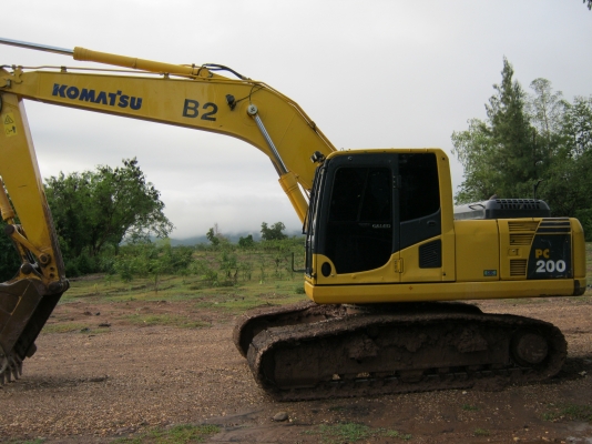 ขายรถแบคโฮ โคมัทสุ pc200-8  มีสองคัน