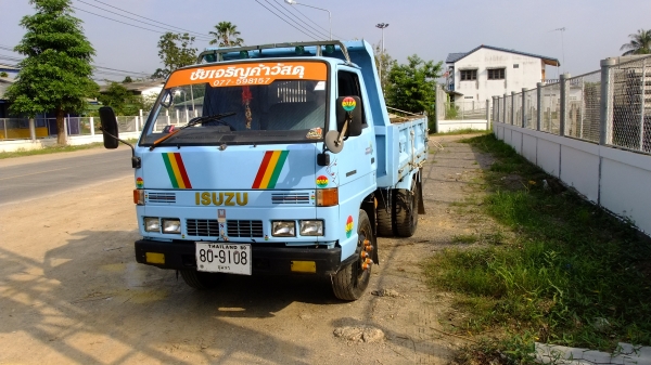 ขายหกล้อดั้ม NKR แท้ห้างไทย ไปสมุทรสาคร แล้ว