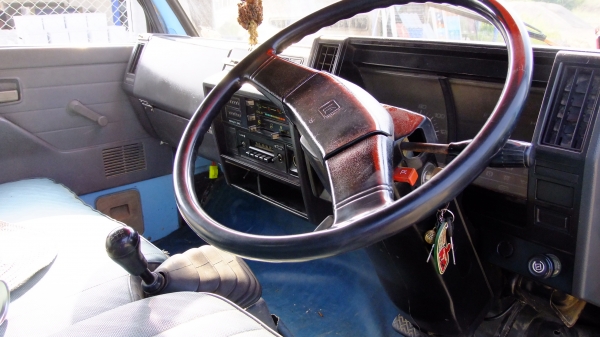 ขายหกล้อดั้ม NKR แท้ห้างไทย ไปสมุทรสาคร แล้ว