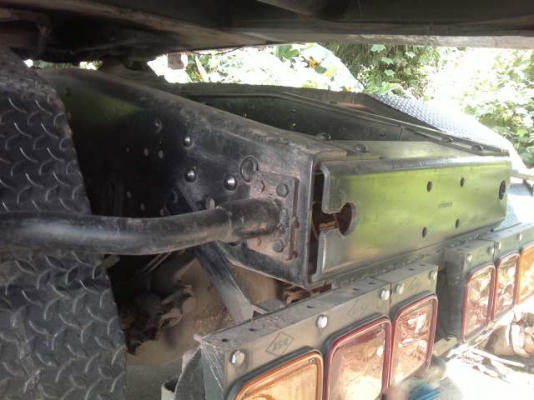 รถเบนซ์  10 ล้อ 2631 หัวลาก  370 แรงม้า  ( ขายเฉพาะหัว   มีขาย 2  คัน )  สนใจติดต่อ 081-6079515