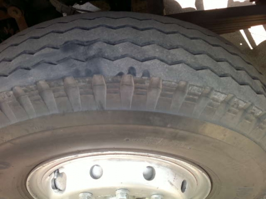 รถเบนซ์  10 ล้อ 2631 หัวลาก  370 แรงม้า  ( ขายเฉพาะหัว   มีขาย 2  คัน )  สนใจติดต่อ 081-6079515