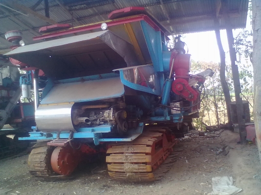 ขายรถเกี่ยวข้าวไทยเจริญ อุ้ม2.5ตัน เครื่องHINO JO8C เทอร์โบ ปั๊มไดกิ่น23