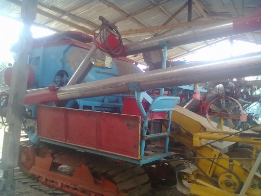 ขายรถเกี่ยวข้าวไทยเจริญ อุ้ม2.5ตัน เครื่องHINO JO8C เทอร์โบ ปั๊มไดกิ่น23