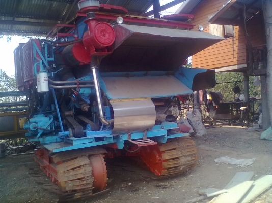 ขายรถเกี่ยวข้าวไทยเจริญ อุ้ม2.5ตัน เครื่องHINO JO8C เทอร์โบ ปั๊มไดกิ่น23