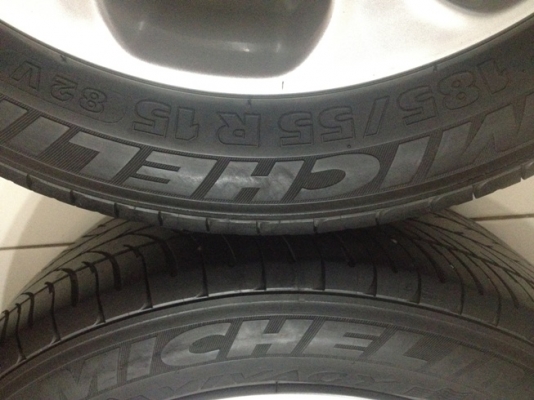 ขายแม็กซ์เดิม Honda Jazz ขอบ15 4รู100+ยางปี08 ราคา 5500 บ.