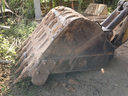 ขายรถแม็คโคร KOMATSU รุ่น PC 200-6 SERIAL 87044  เล่มทะเบียน