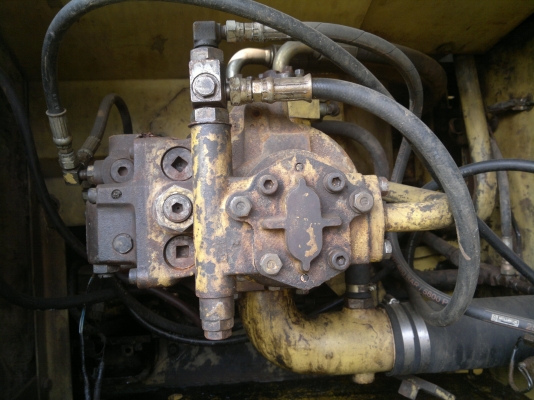 ขายรถแม็คโคร KOMATSU รุ่น PC 200-6 SERIAL 87044  เล่มทะเบียน