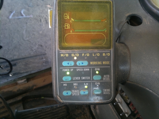 ขายรถแม็คโคร KOMATSU รุ่น PC 200-6 SERIAL 87044  เล่มทะเบียน