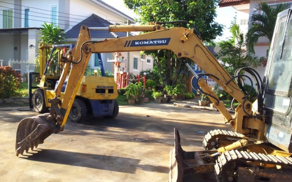 ขาย komatsu pc30-3   นำเข้า