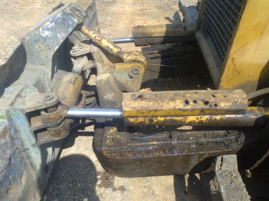 ขายด่วนรถดัน KOMUTSU D20A-6 พร้อมใช้ ขายด่วนรถดัน KOMUTSU D20A-6 พร้อมใช้