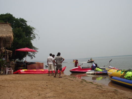 ขาย เรือ บานาน่าโบทรูปปลาฉลาม ราคาถูกๆ ติอต่อได้ที่ 0828424044 อาร์ท