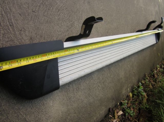 บันไดข้างทรงศูนย์ Mazda BT-50 Pro (4 ประตู) ยาว 2.18 เมตร พร้อมชุดขาจับยึด มีข้างเดียว (มือสอง)