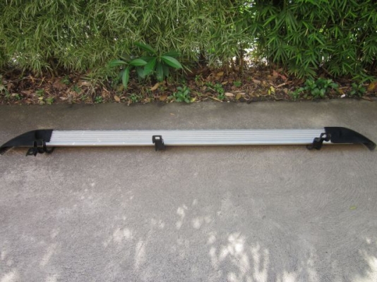 บันไดข้างทรงศูนย์ Mazda BT-50 Pro (4 ประตู) ยาว 2.18 เมตร พร้อมชุดขาจับยึด มีข้างเดียว (มือสอง)