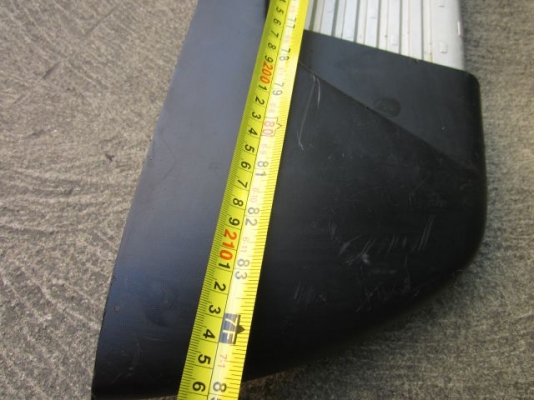 บันไดข้างทรงศูนย์ Mazda BT-50 Pro (4 ประตู) ยาว 2.18 เมตร พร้อมชุดขาจับยึด มีข้างเดียว (มือสอง)