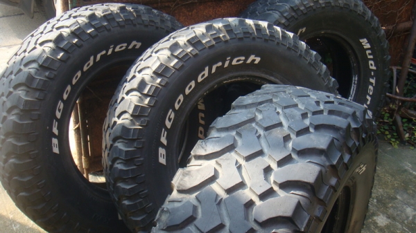 ขายยาง BF Goodrich Mud 30 9.5 r15 ลุยสวน ขายยาง BF Goodrich Mud 30 9.5 r15 ลุยสวน