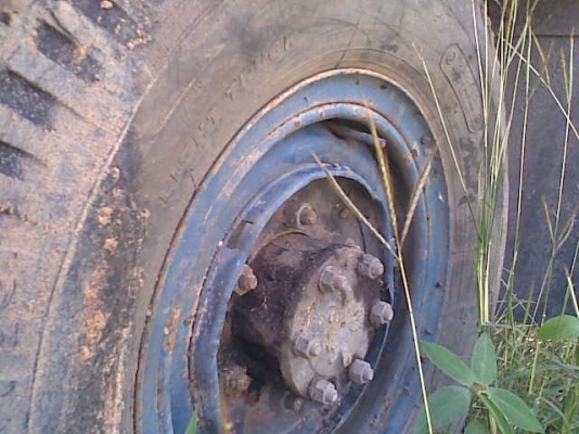 ขาย4ล้อ ELFรุ่นเก่า เครื่องTOYOTA 85แรง ไม่มีเล่มทะเบียน