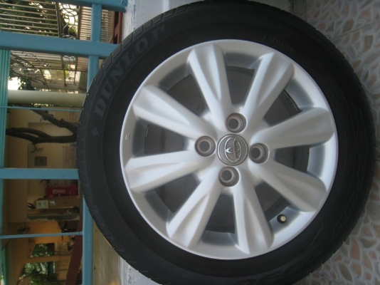 ขายล้อแม็กเดิม toyota vios 15"x5.5" 4/100 et45 +ยางปี09 (081-3747940)