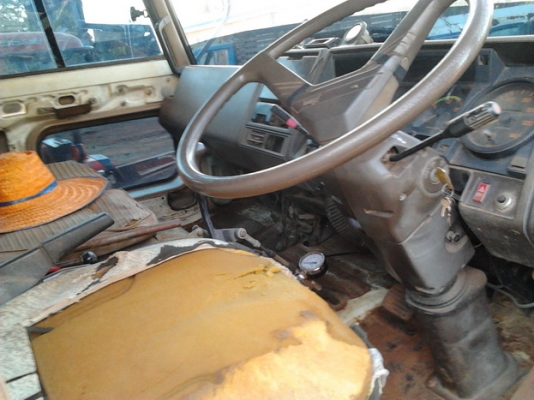 HINO F17 - 185 HP HO7C สิบล้อดั๊มพ์ 2 เพลา ช่วงล่างใหญ่ 2 เพลาของ HINO SUMO 227 มีสโลว์ให้ครบพร้อม กระบะดั๊มพ์ไม้คอกสูงสภาพสวยไม่มีผุ เครื่องดี ภายในครบไม่มีผุ แอร์เย็น พวงมาลัยเพาเวอร์ เบรคทริ๊ปฟี้ เอกสารทะเบียนครบพร้อมโอนครับ