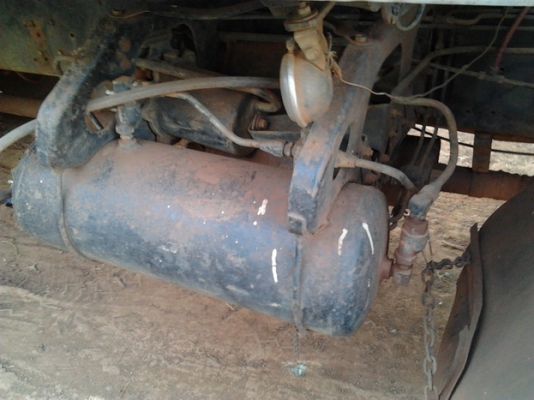 HINO F17 - 185 HP HO7C สิบล้อดั๊มพ์ 2 เพลา ช่วงล่างใหญ่ 2 เพลาของ HINO SUMO 227 มีสโลว์ให้ครบพร้อม กระบะดั๊มพ์ไม้คอกสูงสภาพสวยไม่มีผุ เครื่องดี ภายในครบไม่มีผุ แอร์เย็น พวงมาลัยเพาเวอร์ เบรคทริ๊ปฟี้ เอกสารทะเบียนครบพร้อมโอนครับ