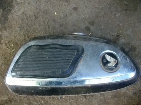 ขายถังนำ้มันรถฮอนด้าcd65,cd70(3ใบ)